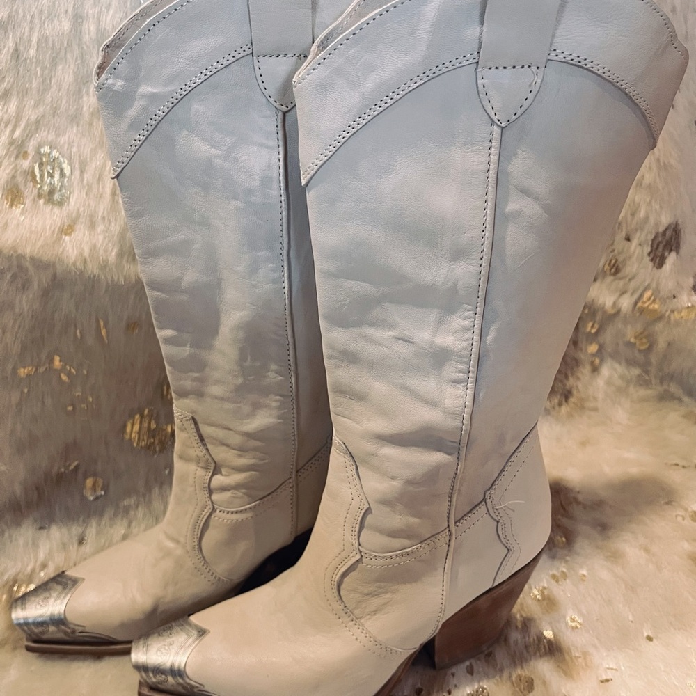 NWOT Free People Brayden Creme Leather
Western Boots